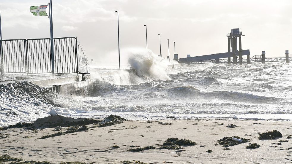 Auch die Emder Knock gehört zum Zuständigkeitsbereich der Deichacht Krummhörn. Gerade für den Herbst und Winter, wenn die Zeit der Stürme und Hochwasser ist, müssen die Küstenschützer alles in Schuss halten. Foto: Wagenaar