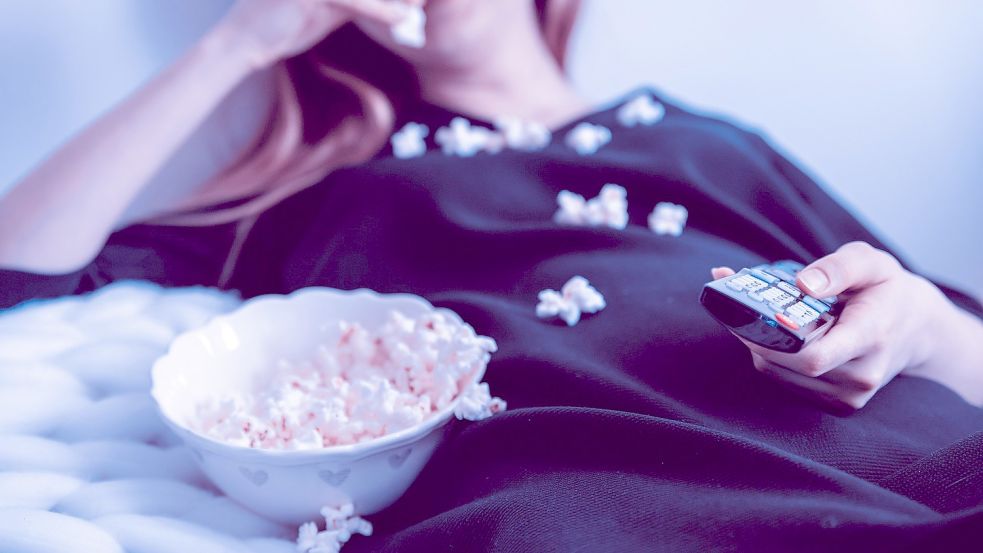 Abends entspannt fernsehen: Das ist einigen Kunden von „Emden Digital“ offenbar nicht möglich. Symbolfoto: Pixabay