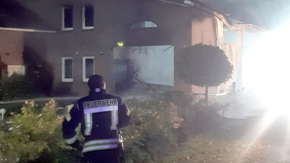 Am frühen Sonntagmorgen waren 80 Feuerwehrleute in Friedeburg im Einsatz. Foto: privat
