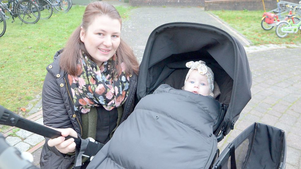 Hier sieht man Carolin Akkermann zusammen mit ihrer Tochter Nia. Foto: Hillebrand