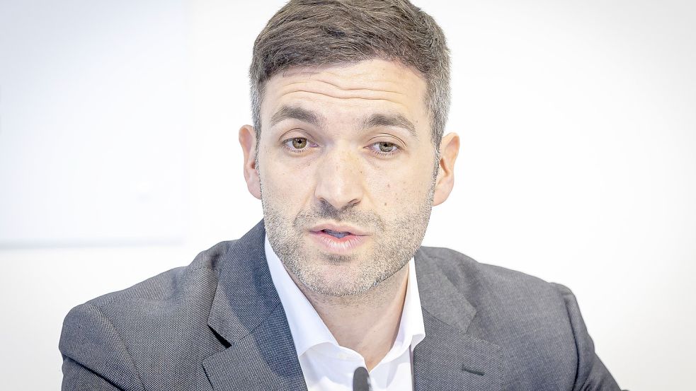 Der FDP-Politiker Konstantin Kuhle wirft Umweltministerin Steffi Lemke (Grüne) vor, die Beschleunigung von wichtigen Infrastruktur-Projekten zu blockieren. Foto: Moritz Frankenberg