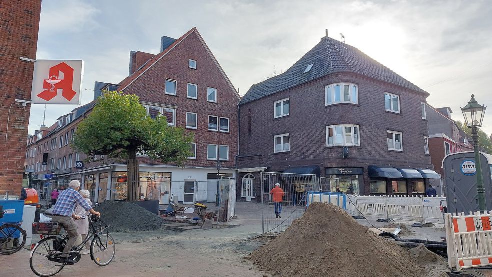 Die Baustelle wandert stetig: Sind die Arbeiten rund um das Baum-Rondell abgeschlossen, geht es an die Fußgängerzone Richtung Neutorstraße.