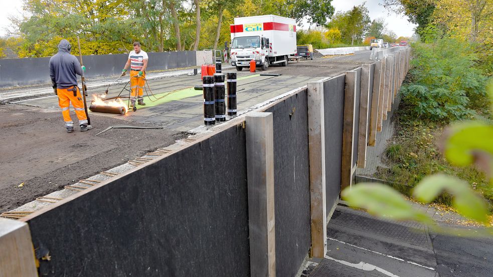 Die Arbeiten auf der Stadtringbrücke neigen sich zwar dem Ende, aber für schwere Fahrzeuge wird auch nach der Öffnung das Passieren untersagt sein. Foto: Ortgies