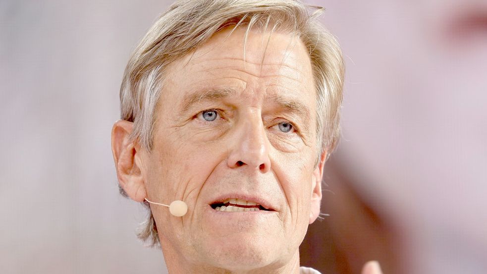 Dr. Claus Kleber war jahrelang prägendes Gesicht der ZDF-Sendung „Heute Journal“. Am Donnerstag kommt er nach Emden. Foto: Thomas Banneyer/DPA