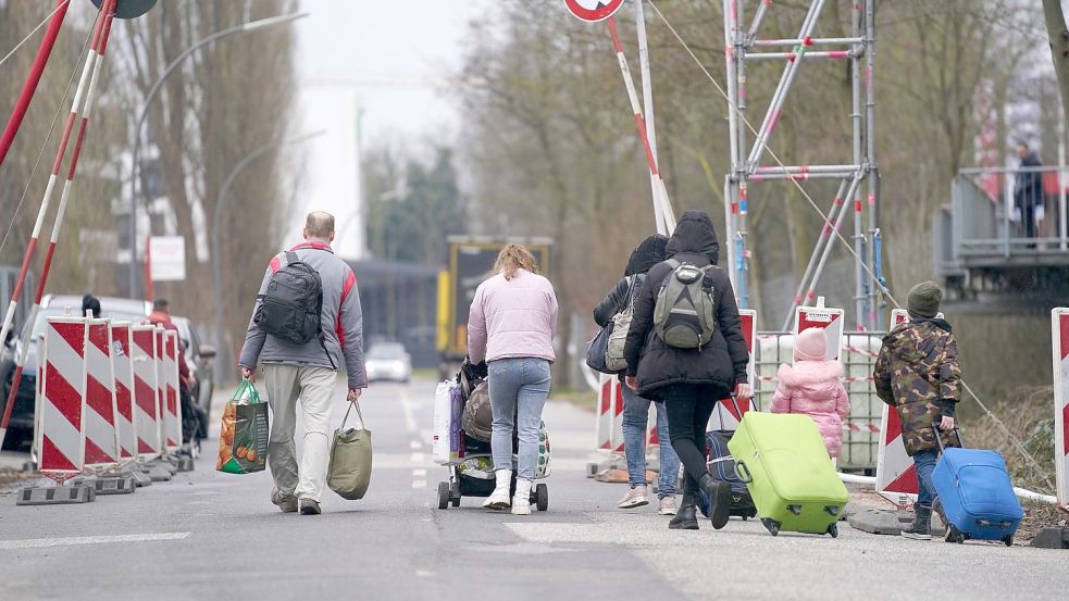 Auch für den Landkreis Leer ist die Aufnahme von Geflüchteten mit großen Herausforderungen verbunden. Symbolfoto: Brandt/dpa