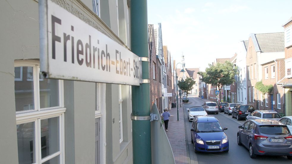 Die Friedrich-Ebert-Straße in Emden ist seit der Einbahnstraßen-Regelung in der Neutorstraße zu einem Nadelöhr geworden. Foto: Päschel/Archiv