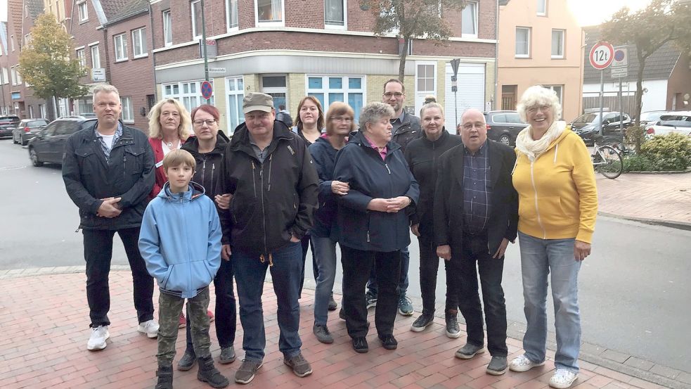 Anlieger der Friedrich-Ebert-Straße haben sich zu der Initiative „Experiment Neutorstraße" zusammengeschlossen. Sprecherin ist Frauke Koppaetzky (rechts). Foto: Privat