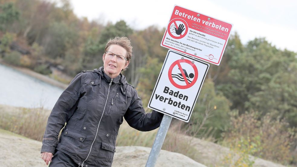 Rosalie Krämer setzt sich seit Jahren für das Berumerfehner Moor ein - zum Landschaftsschutzgebiet gehört auch die Kieskuhle. Foto: Böning