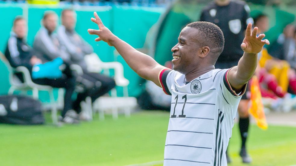 Youssoufa Moukoko ist mit 17 Jahren schon ein Leistungsträger in der U21-Nationalmannschaft. Fotos: Imago, DPA