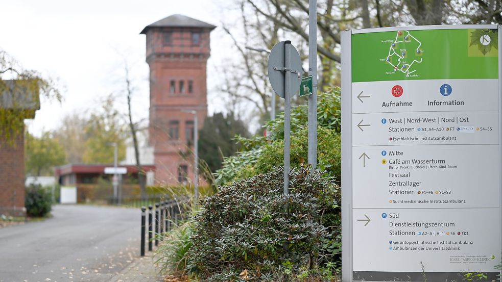 Auf dem Gelände der Karl-Jaspers-Klinik in Bad Zwischenahn soll der Angeklagte eine Frau vergewaltigt und eine weitere sexuell genötigt haben. DPA-Foto: Klemmer