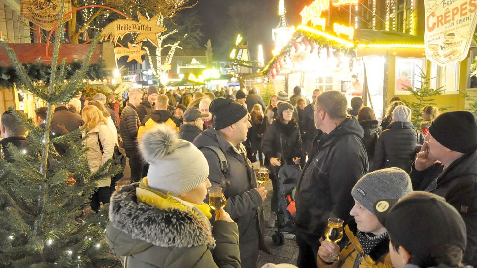 Der Weihnachtsmarkt in Leer zog in der Vergangenheit viele Menschen an. Foto: Archiv