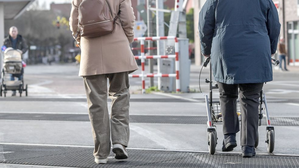 Gerade Menschen mit Rollatoren müssen sich an der Bremer Straße teilweise beeilen. Foto: Ortgies
