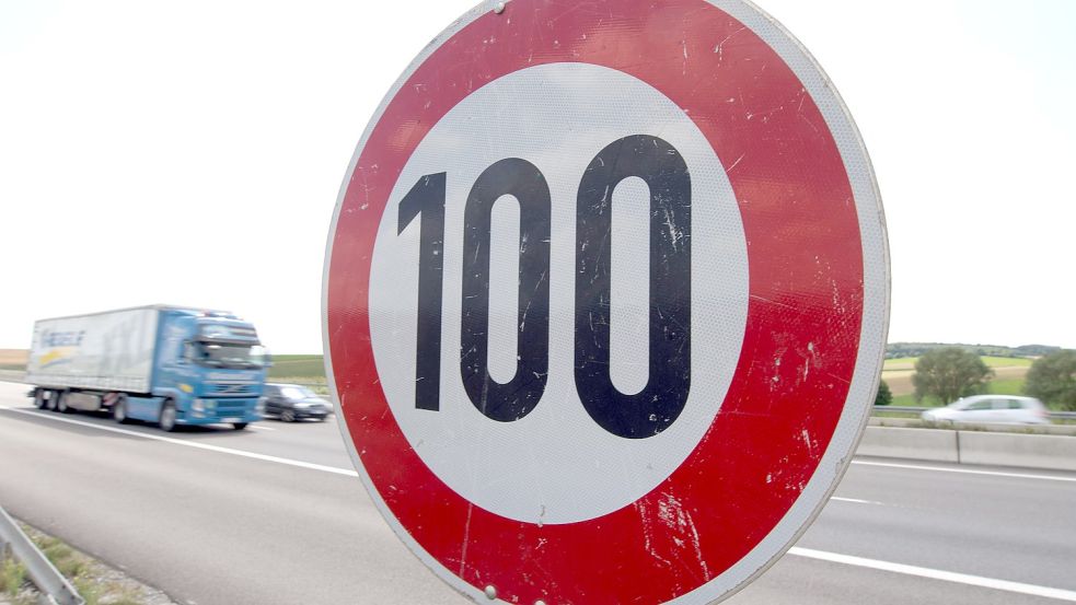 Mitarbeiter der evangelischen Kirche sollen auf Autobahnen nur noch 100 km/h fahren. Foto: dpa/Sebastian Kahnert