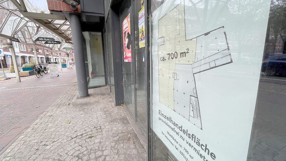 Einer der größten Leerstände in der Emder Innenstadt ist die ehemalige Filiale der Drogeriekette dm an der Neutorstraße. Sie umfasst eine Verkaufsfläche von etwa 700 Quadratmeter. Foto: Päschel