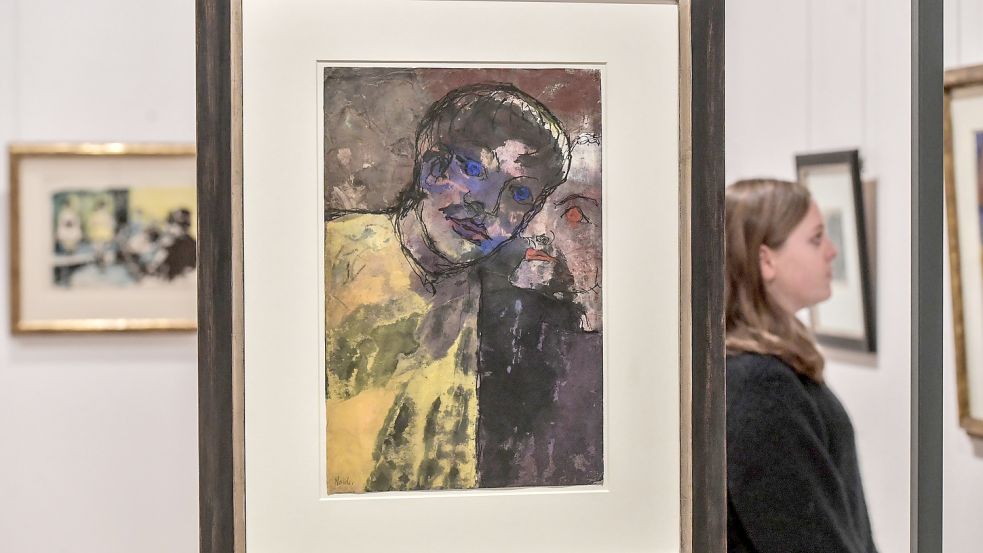Ausstellungsbesucher können sich kritisch mit den Kunstwerken und der Geschichte der Künstler auseinander setzen. Hier ist eine Arbeit von Emil Nolde mit dem Titel "Zwei Männer im Gespräch" zu sehen.