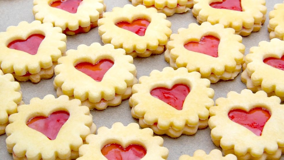 Hildabrötchen gehören zu den populärsten Weihnachtsplätzchen – auch dank ihrer verhältnismäßig einfachen Zubereitung. Foto: Imago images/Panthermedia