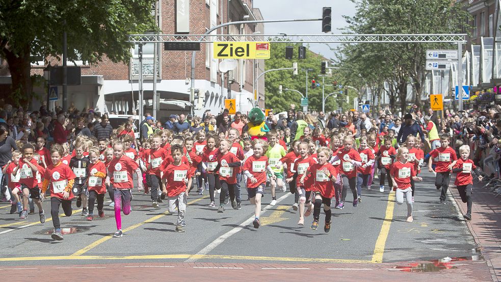 In diesem Jahr konnte erstmal wieder der Matjeslauf in Emden stattfinden. Im kommenden Jahr soll die Laufserie mit sieben Events wieder starten. Foto: J. Doden/Archiv