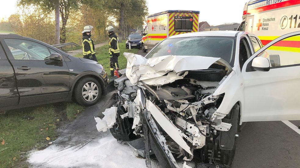 Die beiden Wagen waren in Idafehn gegen 16.15 Uhr zusammengestoßen. Foto: Ammermann