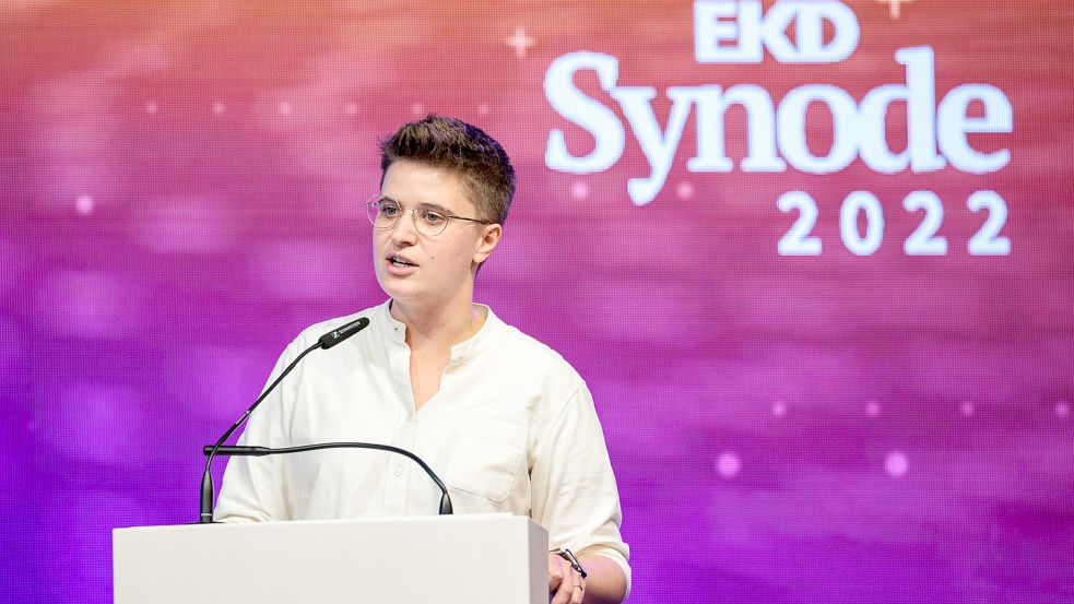 Die Prases der EKD-Synode, Anna-Nicole Heinrich bei der EKD-Synode Anfang November in Magdeburg. Foto: IMAGO/Jens Schlueter