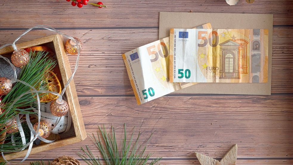 Dürfen Arbeitgeber das Weihnachtsgeld streichen und stattdessen die 3000 Euro Inflationsprämie zahlen? Foto: Unsplash/micheile dot com