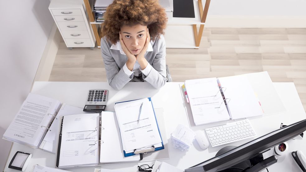 Keinen Durchblick in Sachen Versicherungen? Verständlich - schließlich muss man sich alles selbst beibringen. Foto: Imago images/Panthermedia