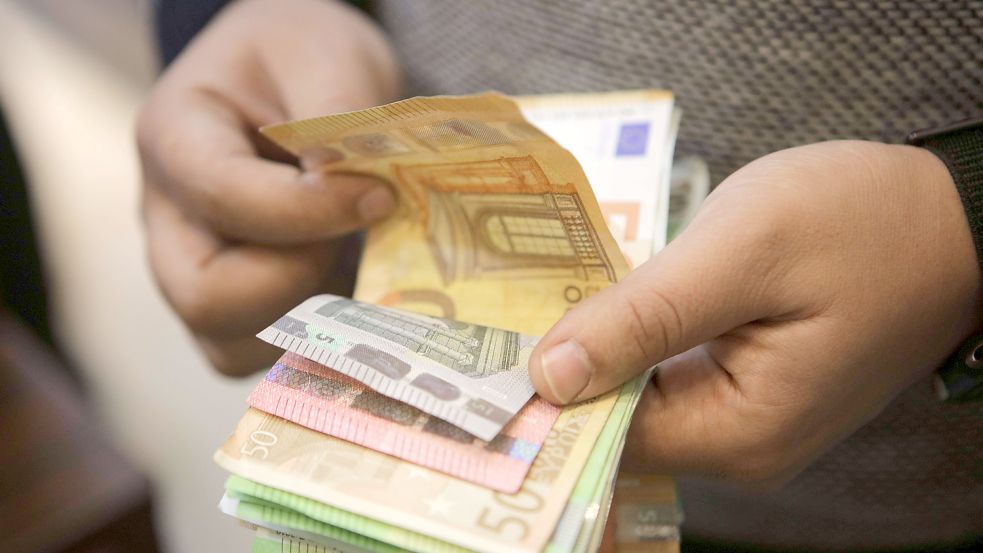Mit einer Begrenzung von Bargeldzahlungen auf 10.000 Euro will Bundesinnenministerin Nancy Faeser den Kampf gegen Geldwäsche verschärfen. Foto: Imago Images/ZUMA Wire