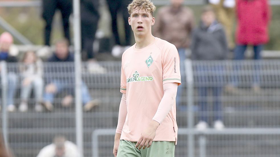 Mit Werder Bremen II spielt Lasse Rosenboom in der Regionalliga. Seit einigen Jahren ist er auch Jugend-Nationalspieler. Foto: Doden/Emden