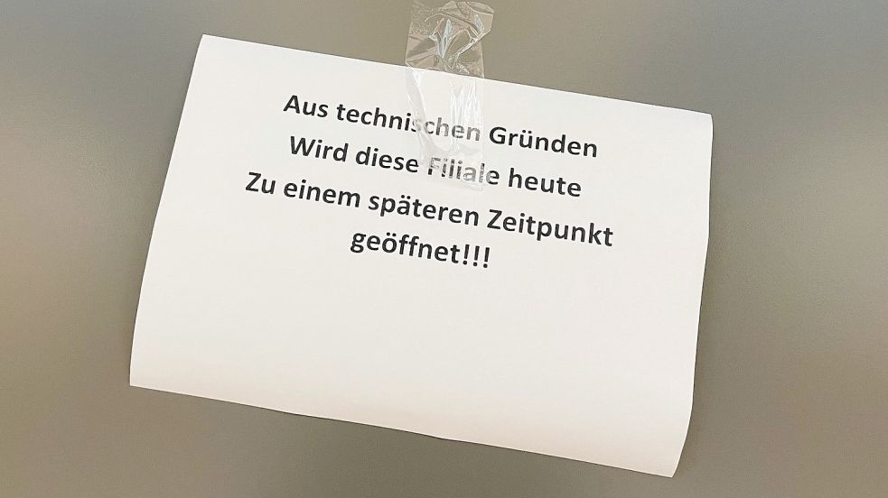 Ein Zettel weist darauf hin, dass die Kaufland-Filiale am Morgen nicht öffnen konnte. Foto: Nording