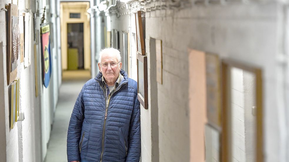 Engagiert: Klaus de Grave im langen Gang des Bunkers am Radbod-Platz. Foto: Ortgies