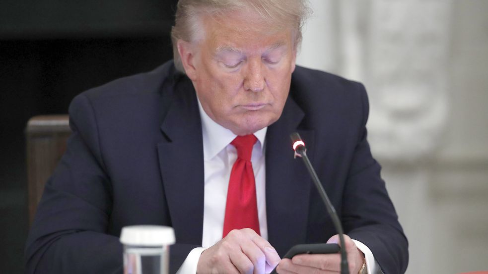 Darf wieder twittern: Ex-US-Präsident Donald Trump, hier im Juni 2020. Foto: Brandon/AP/DPA