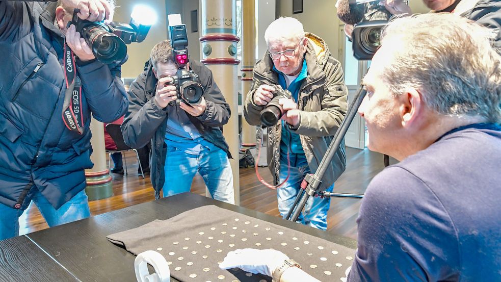 Das Medieninteresse an dem Fund war groß. Fotos: Ortgies