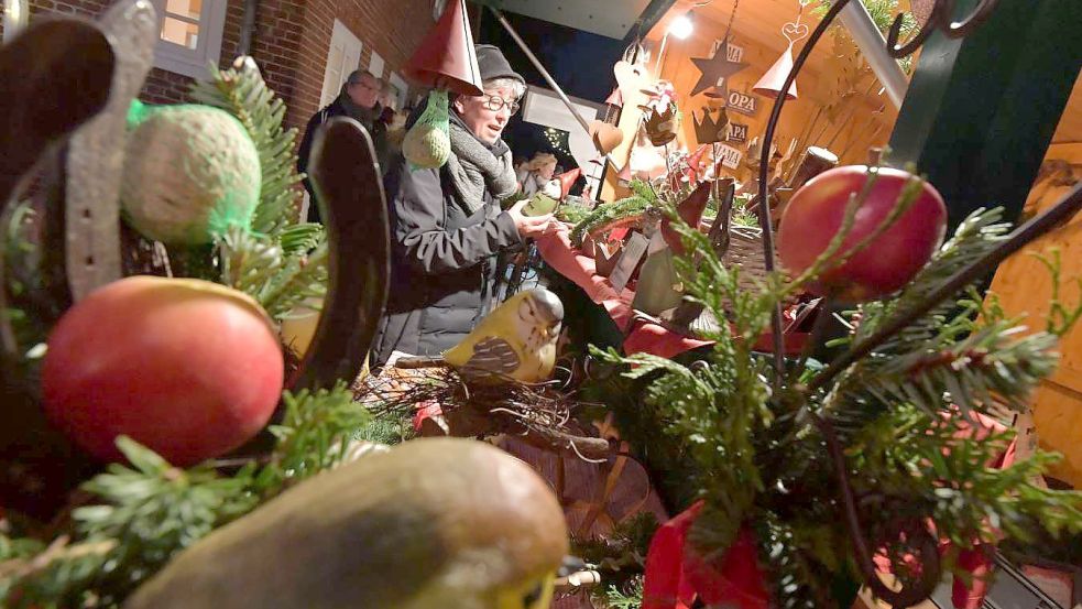 Auf dem Lüchtermarkt der Klosterstätte Ihlow wird es für die Gäste in diesem Jahr wieder feierlich. Foto: Archiv/Ortgies