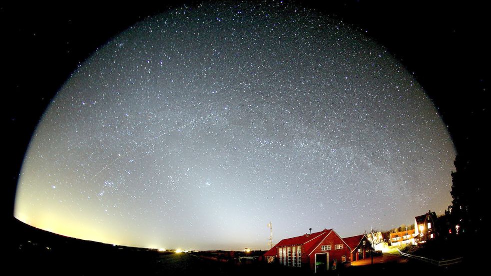 Spiekeroog ist neben Pellworm die einzige Sterneninsel Deutschlands. Dort ist es besonders dunkel. Das ermöglicht einen herausragenden Blick auf die Sterne. Archivfoto: Andreas Hänel/dpa