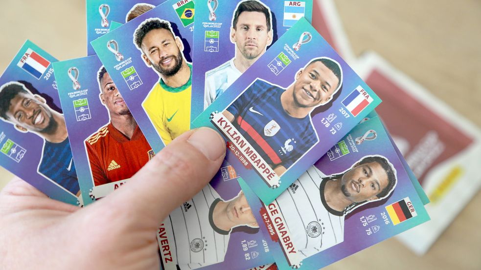 So sehen die Panini-Bilder zur Weltmeisterschaft in diesem Jahr aus. Fotos: Imago