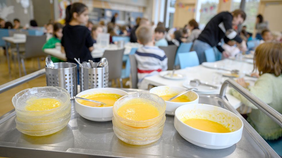 Der Städtetag und die Landesregierung streiten um die Finanzierung des kostenlosen Schul-Essens in Niedersachsen Foto: dpa