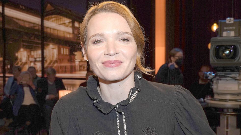 Karoline Herfurth bei der Aufzeichnung der MDR/rbb-Talkshow Riverboat im Studio A im rbb Fernsehzentrum. Berlin, 10.12.2 Foto: www.imago-images.de