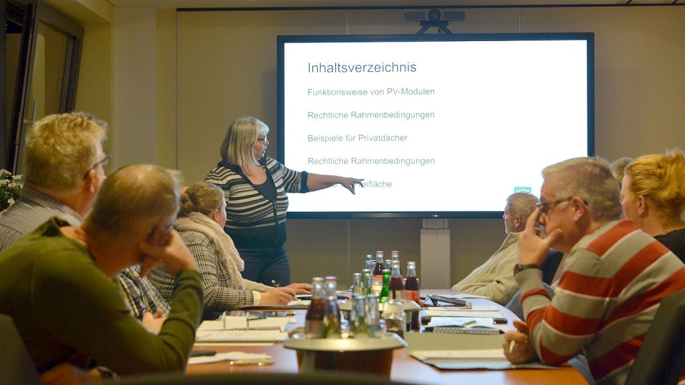 Britta Petersohn stellte ihre Rechnungen den Ausschussmitgliedern vor. Foto: Hillebrand