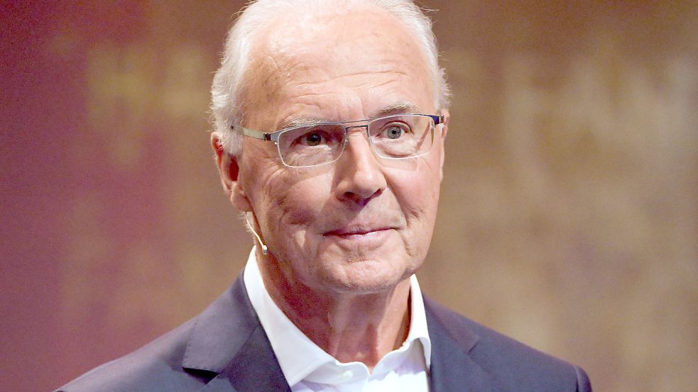 Franz Beckenbauer reist nicht zur WM nach Katar. Ist er krank? Foto: dpa/Ina Fassbender