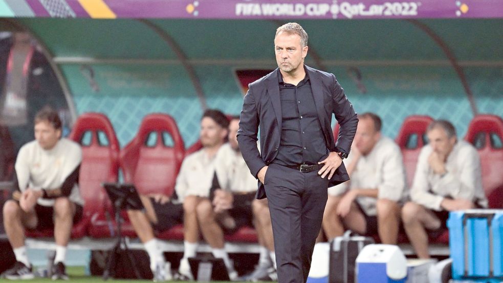Bundestrainer Hansi Flick muss sein Team nun aufrichten. Foto: Federico Gambarini/dpa