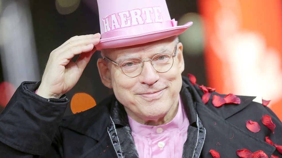 Der Regisseur Rosa von Praunheim hofft auf die Finanzierung eines Films über eine Domina. Foto: Michael Kappeler/dpa