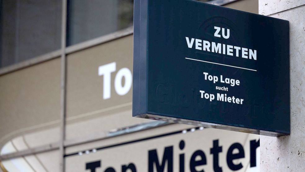 Eines von mehreren leer stehenden Ladenlokalen auf der Königsallee (KÖ) in Düsseldorf. Foto: Rolf Vennenbernd/dpa