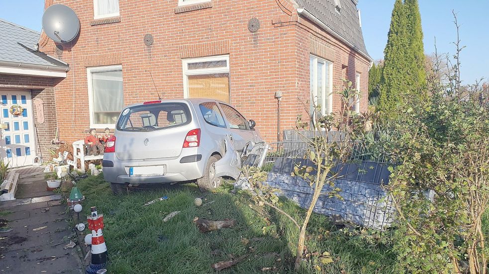 Der Wagen fuhr durch den Vorgarten. Foto: Gettkowski