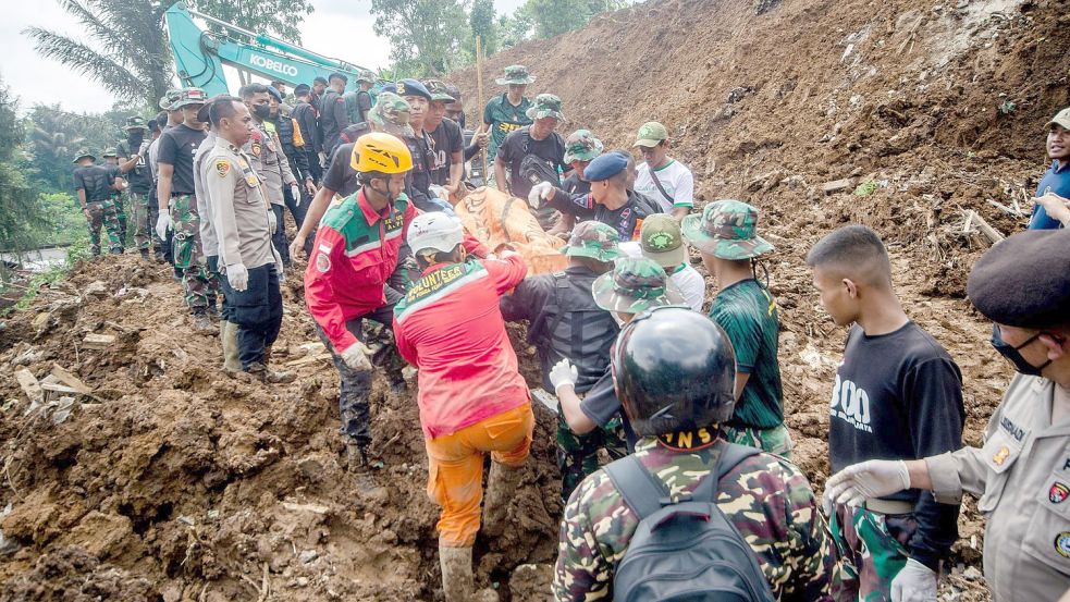 Bei dem Erdbeben der Stärke 5,6 starben mehr als 270 Menschen, darunter auch viele Kinder. Foto: Septianjar Muharam/XinHua/dpa