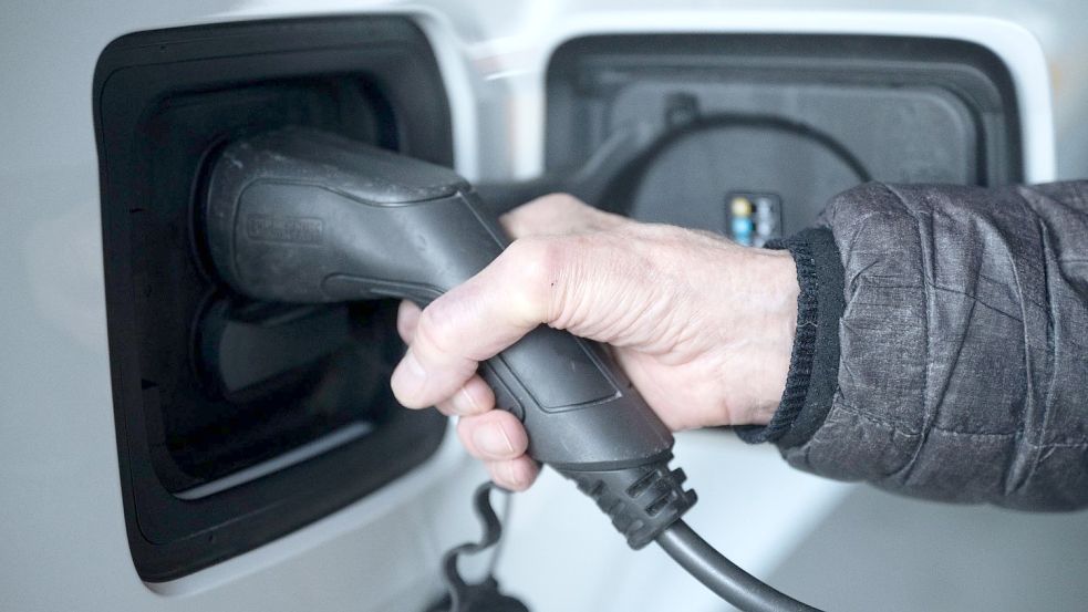 „Was passiert eigentlich mit unseren Netzen, wenn perspektivisch vor jedem Haus ein E-Auto steht?“ Foto: Marijan Murat/dpa