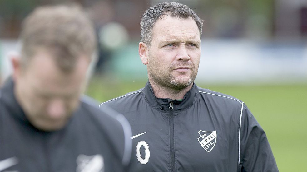 Firrels Trainer Bernd Grotlüschen hat für seine Startelf die „Qual der Wahl“. Foto: Doden, Emden