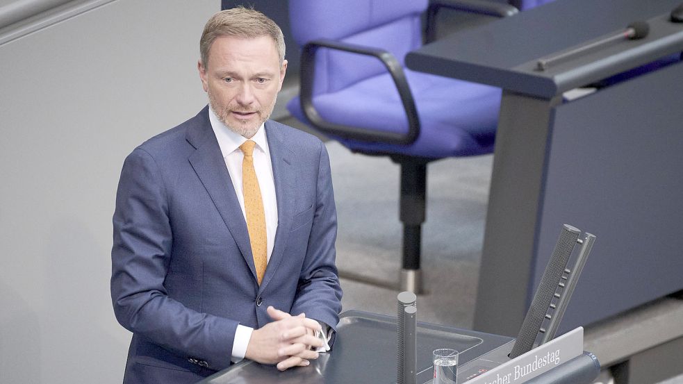 Verteidigt seinen ersten Bundeshaushalt gegen Kritik aus der Opposition: Bundesfinanzminister Christian Lindner (FDP). Foto: IMAGO/Christian Spicker