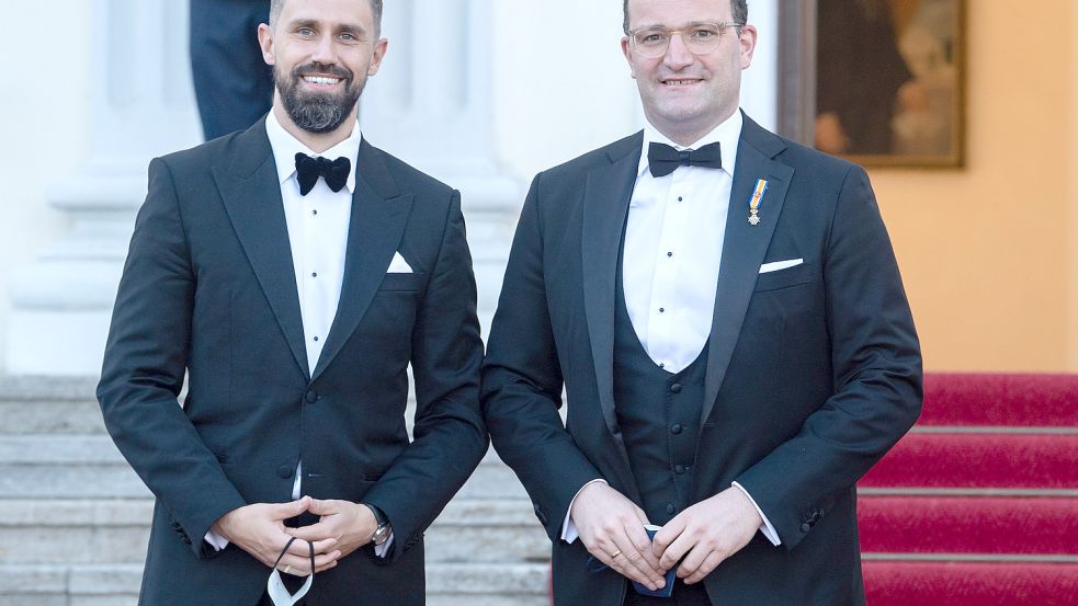 Ex-Bundesgesundheitsminister Jens Spahn (rechts) mit seinem Ehemann Daniel Funke. Foto: dpa/Bernd von Jutrczenka