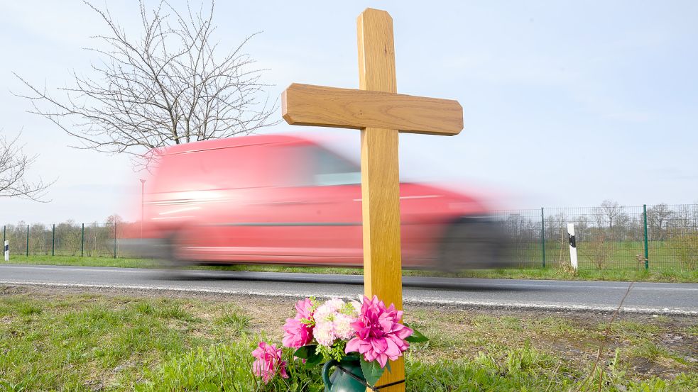 Jedes Jahr reißen Verkehrsunfälle Tausende Menschen unerwartet aus dem Leben. Foto: Stratenschulte/DPA