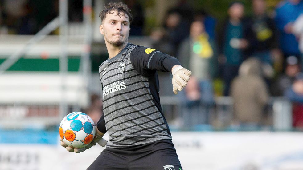 Kickers-Torhüter Isaak Djokovic hoffte in Flensburg auf etwas Zählbares. Archivfoto: Doden/Emden