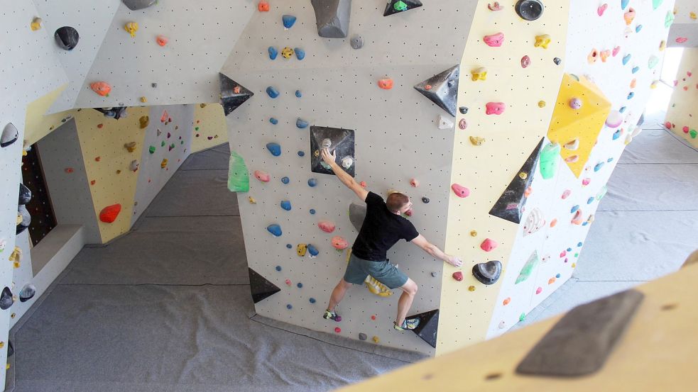Noch viel Platz frei: Die Boulderhalle „Kluntje“ ist in den Ferien ein attraktives Ziel für Jugendliche und Kinder, die gerne klettern. Foto: Archiv